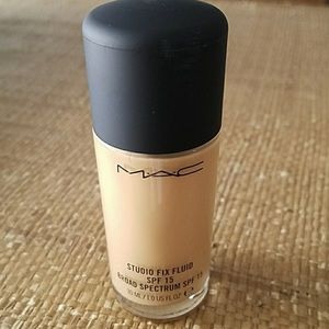 MAC studio fix liquid foundation NC20